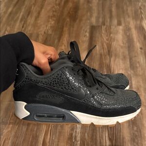 Nike Women's Textured Black Sneakers